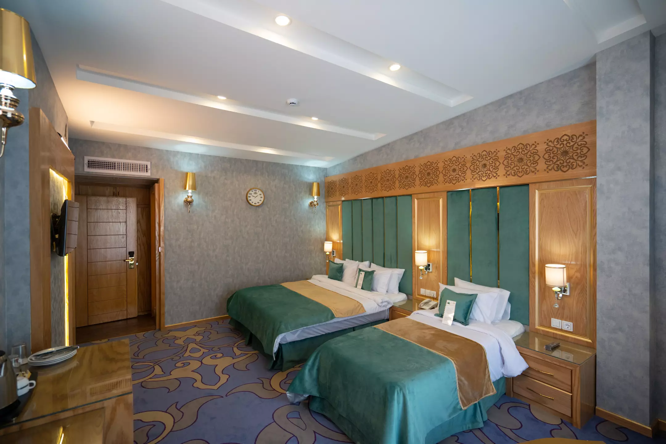https://cdn.alibaba.ir/ostorage/hotel-accommodation-images/6a4e02d5ece37da9b7d02148_سه تخته استاندازرد 3.webp